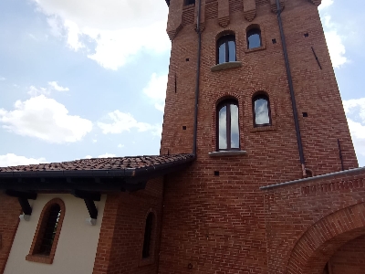 Finestre ad arco della torre